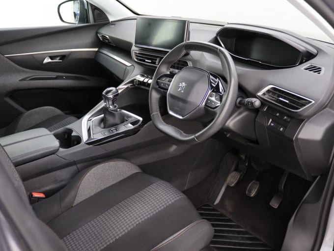 2025 Peugeot 5008