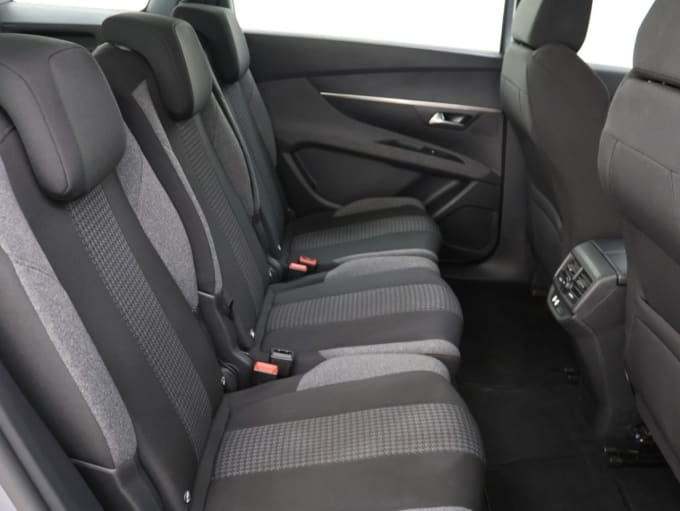 2025 Peugeot 5008