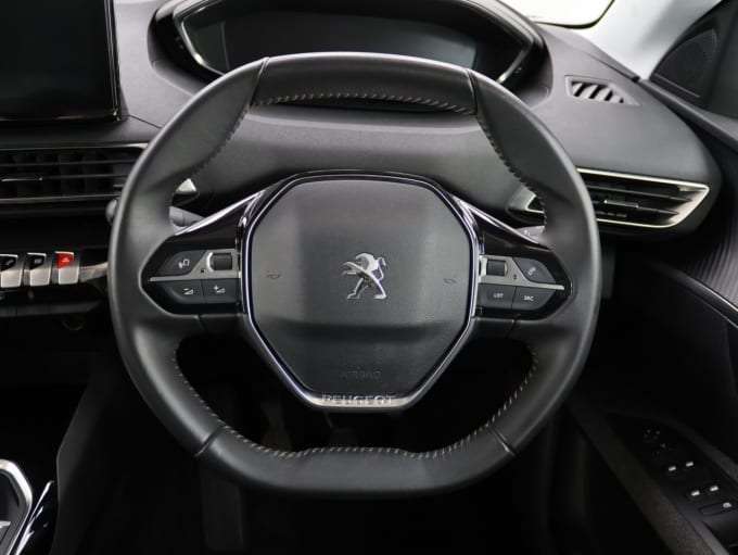 2025 Peugeot 5008