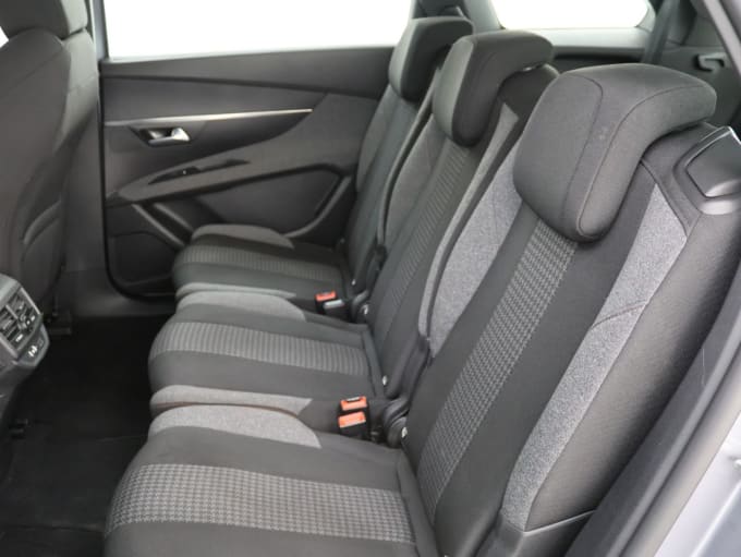 2025 Peugeot 5008