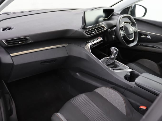2025 Peugeot 5008