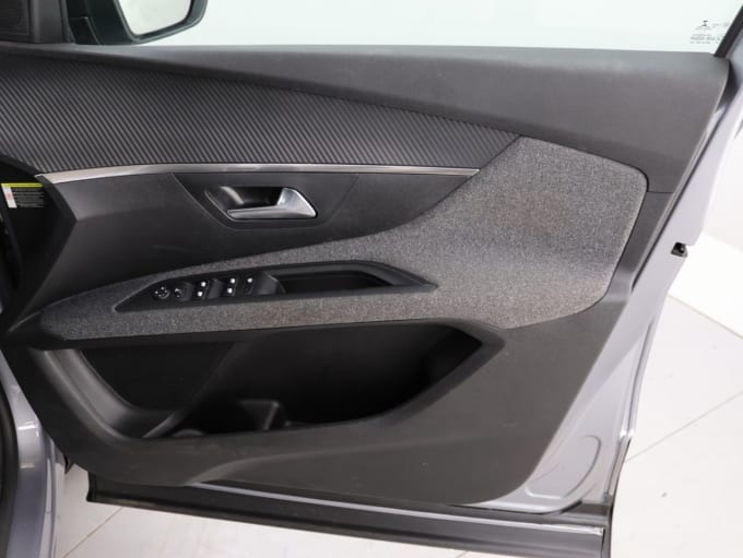 2025 Peugeot 5008