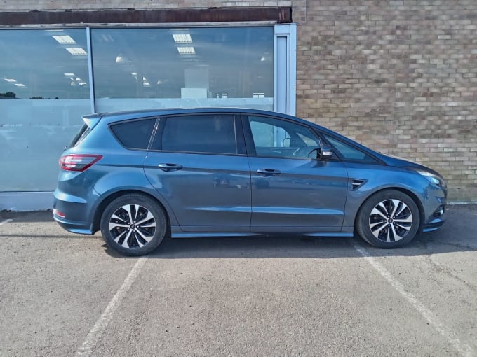 2025 Ford S-max