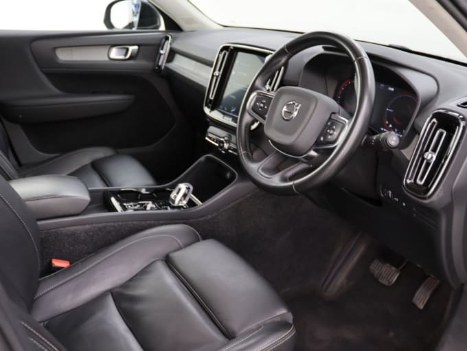 2025 Volvo Xc40