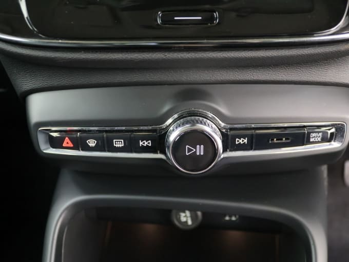 2025 Volvo Xc40