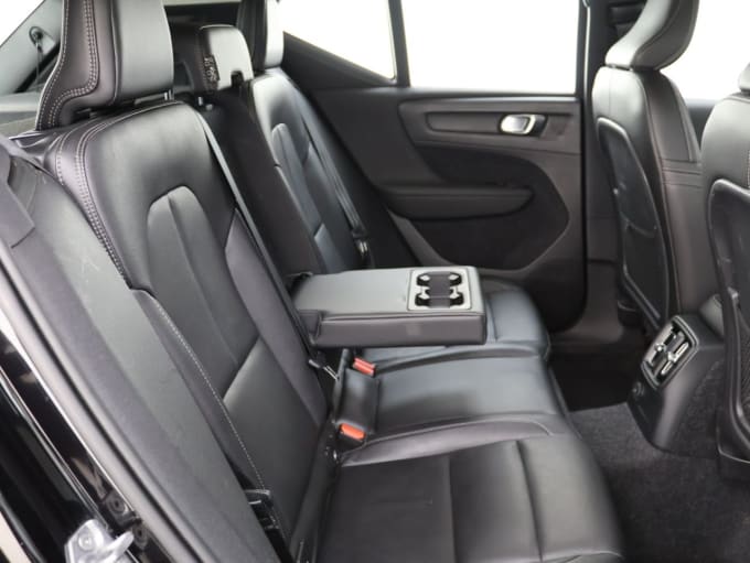 2025 Volvo Xc40