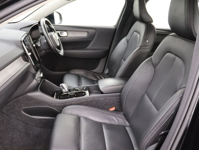 2025 Volvo Xc40