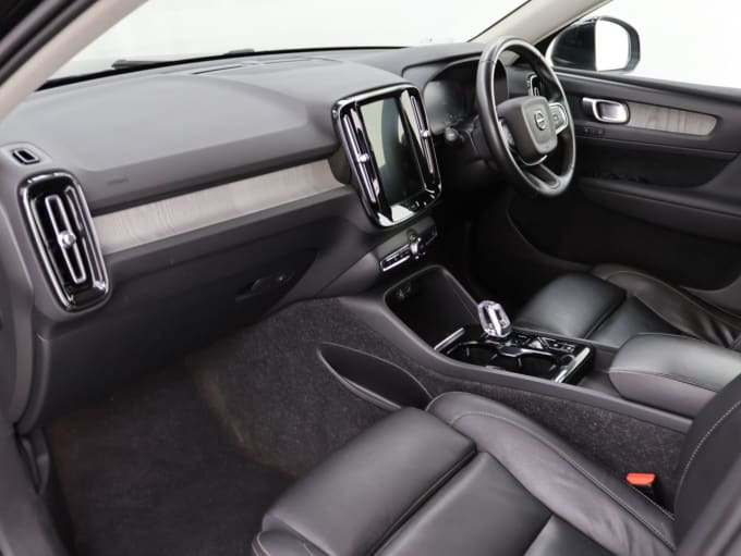 2025 Volvo Xc40
