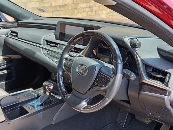 2025 Lexus Es