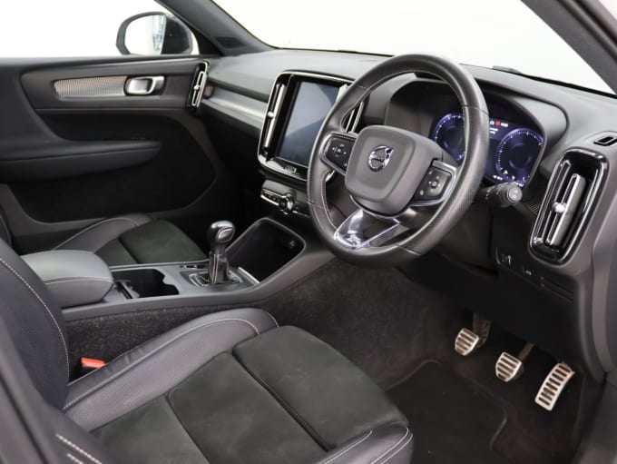 2025 Volvo Xc40