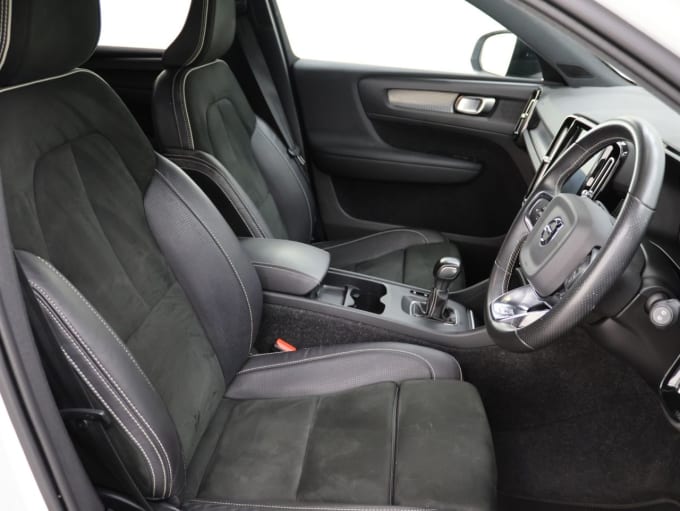 2025 Volvo Xc40