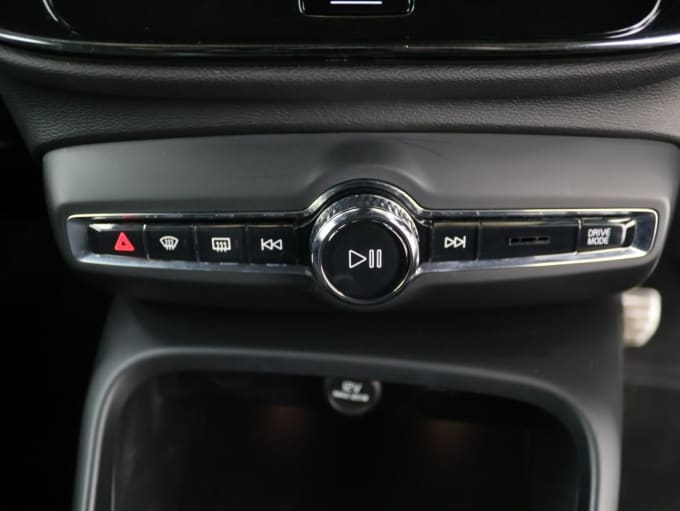 2025 Volvo Xc40
