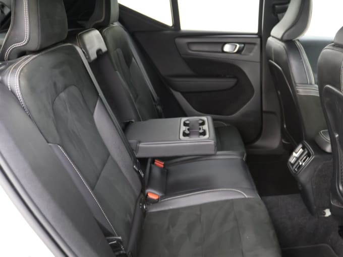 2025 Volvo Xc40
