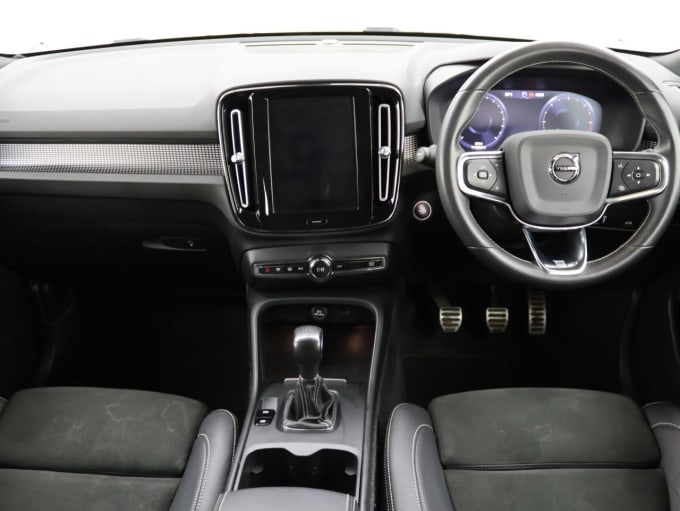2025 Volvo Xc40