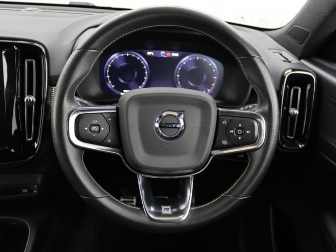 2025 Volvo Xc40