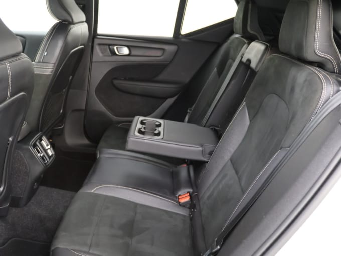 2025 Volvo Xc40
