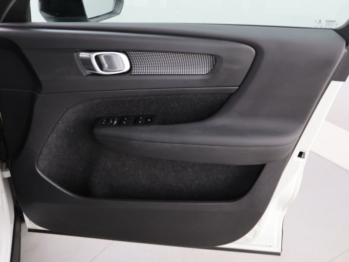 2025 Volvo Xc40