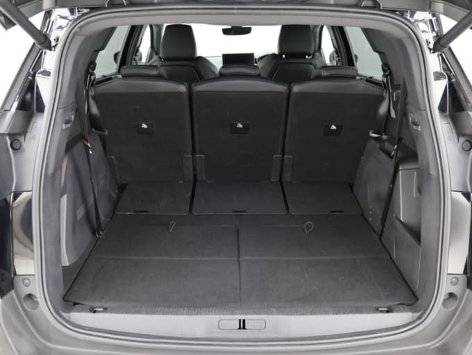 2025 Peugeot 5008