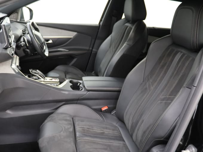 2025 Peugeot 5008