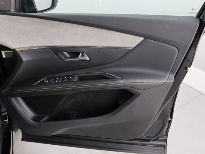 2025 Peugeot 5008