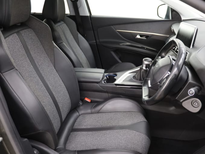 2025 Peugeot 5008