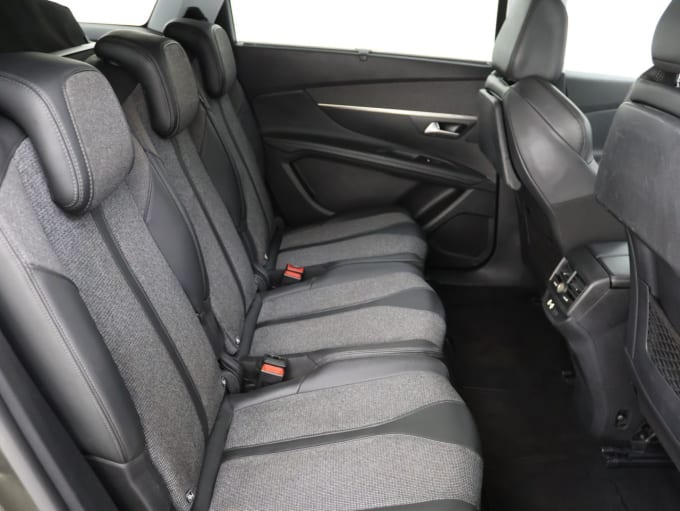 2025 Peugeot 5008
