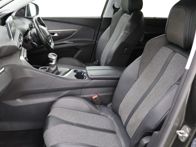 2025 Peugeot 5008