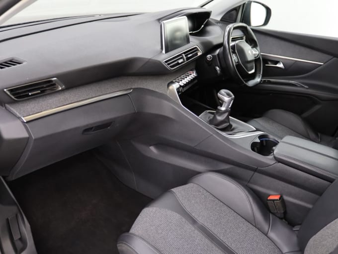 2025 Peugeot 5008