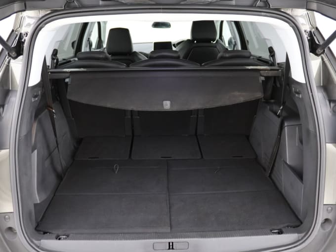 2025 Peugeot 5008