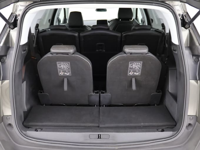 2025 Peugeot 5008