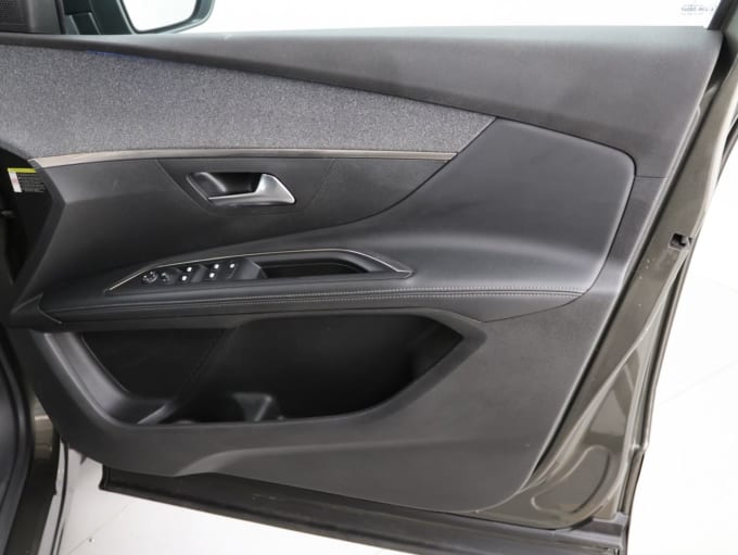 2025 Peugeot 5008