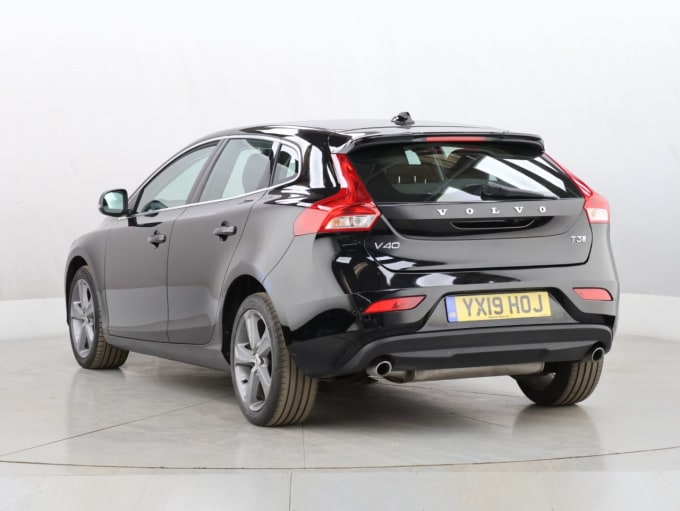 2025 Volvo V40