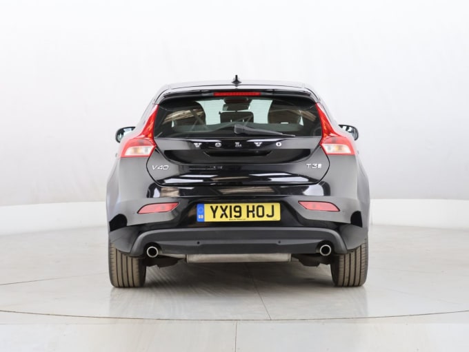 2025 Volvo V40