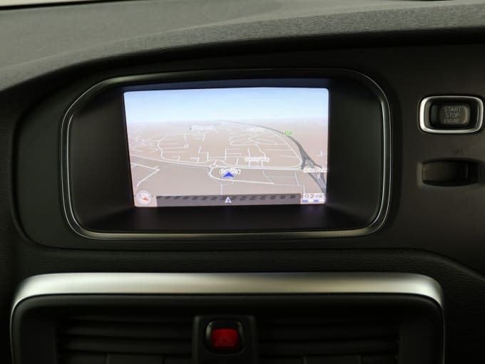 2025 Volvo V40