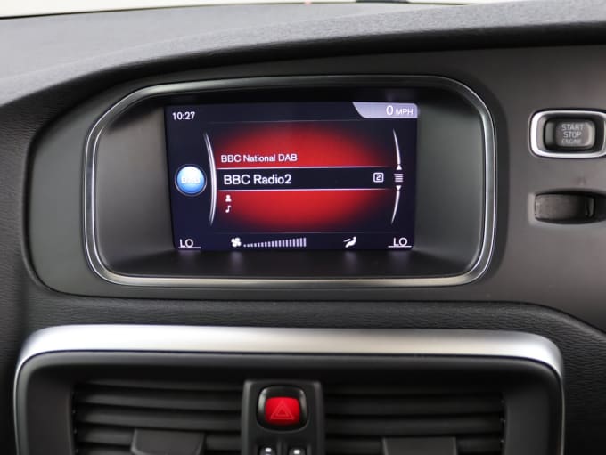 2025 Volvo V40
