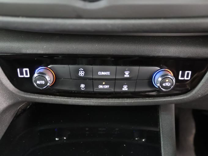 2025 Vauxhall Insignia