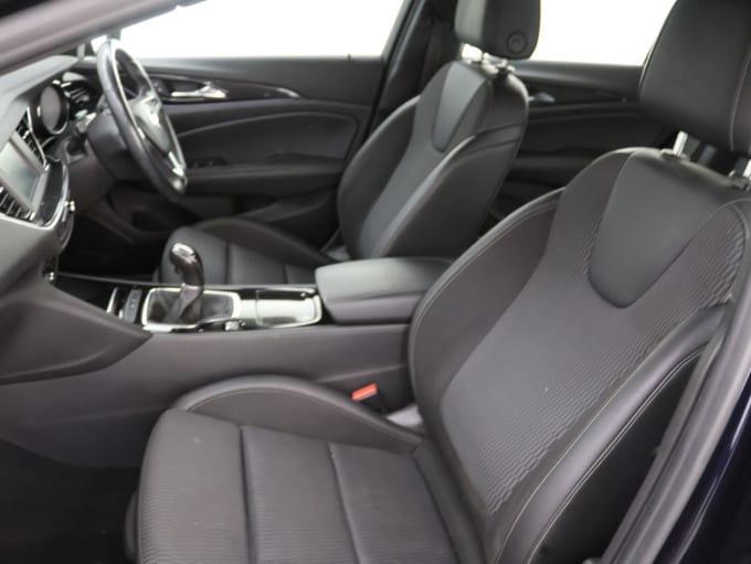 2025 Vauxhall Insignia