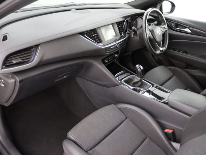 2025 Vauxhall Insignia