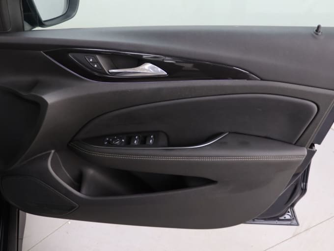 2025 Vauxhall Insignia