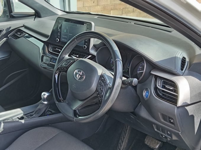 2025 Toyota C-hr