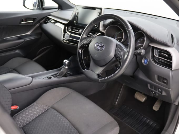 2025 Toyota C-hr