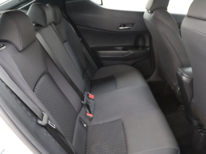 2025 Toyota C-hr