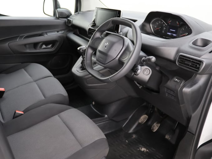2025 Peugeot Partner