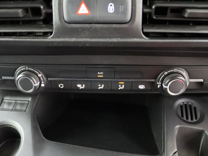2025 Peugeot Partner