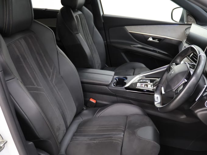 2025 Peugeot 5008