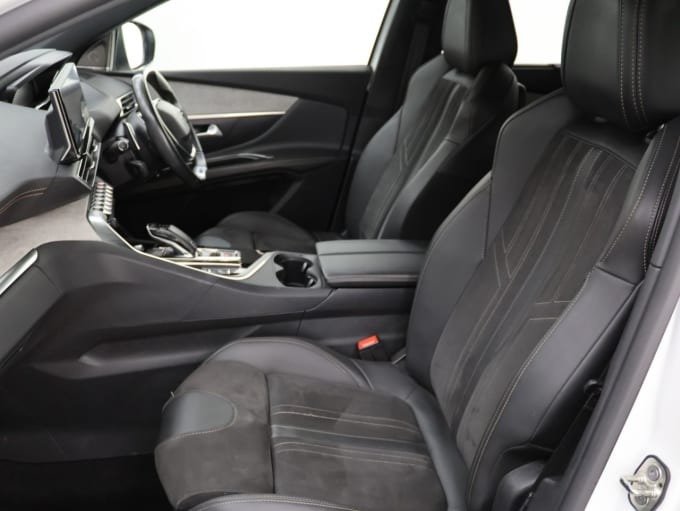 2025 Peugeot 5008