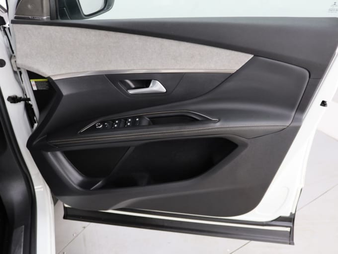 2025 Peugeot 5008
