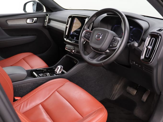 2025 Volvo Xc40