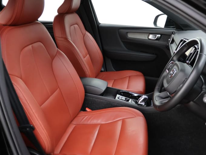 2025 Volvo Xc40