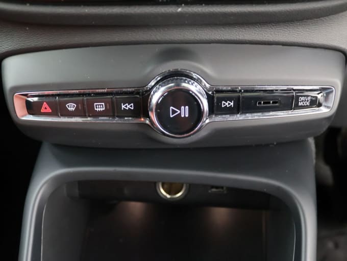 2025 Volvo Xc40
